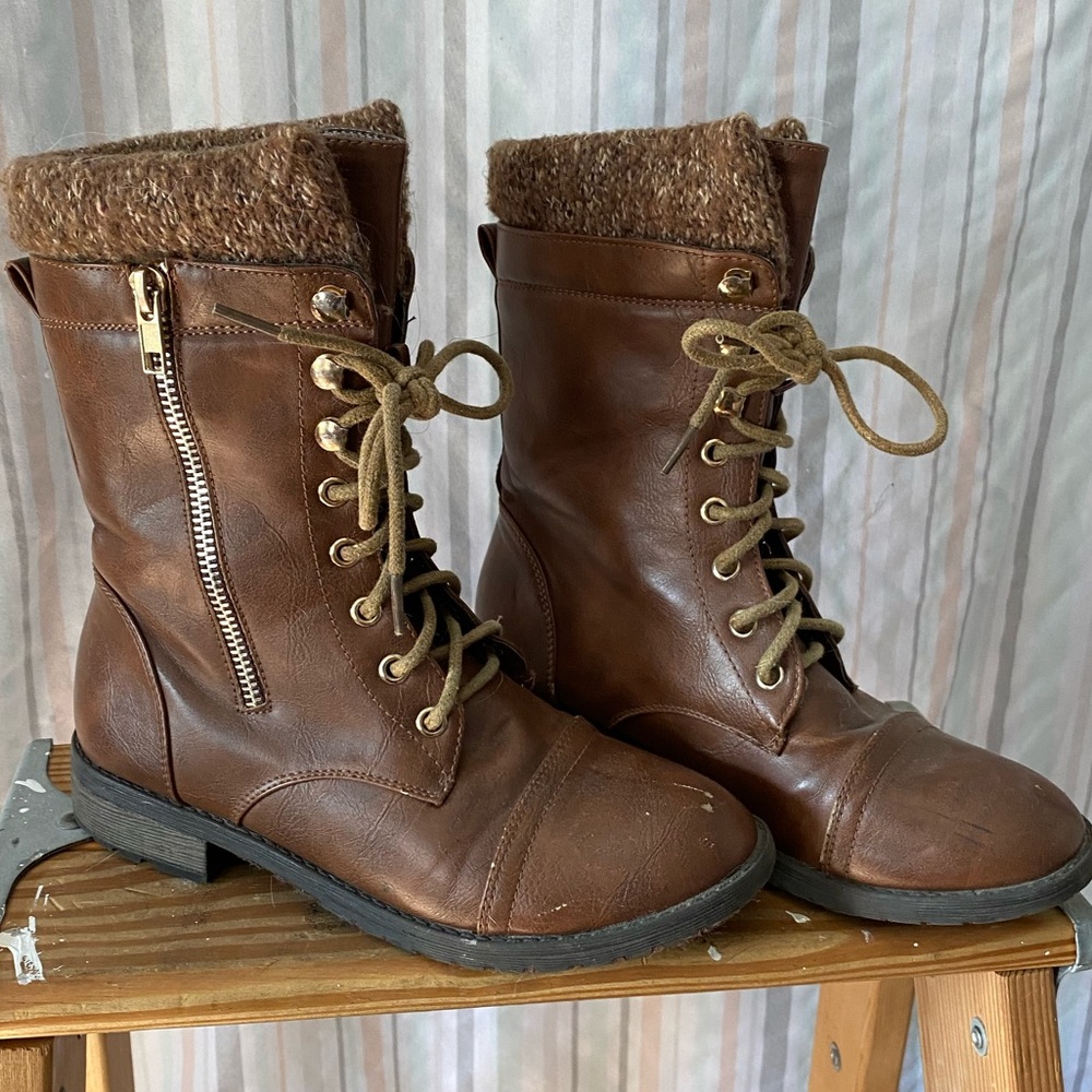 Combat boots